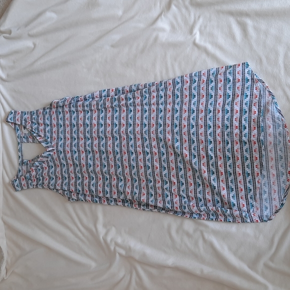 Old Navy Dresses & Skirts - 3 for $30. Sleeveless v-neck dress with geometric print fabric